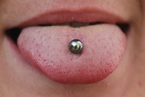 tongue piercing 