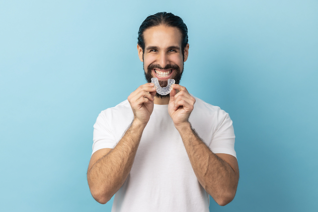 Is It Potential to Whiten Your Enamel Whereas Utilizing Invisalign?